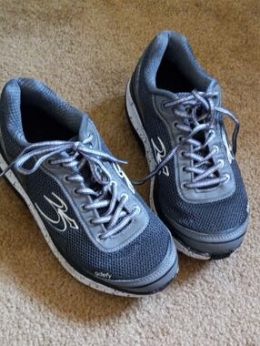 Gdefy Womans Gravity Defyer In Graphite/White Sz.8
